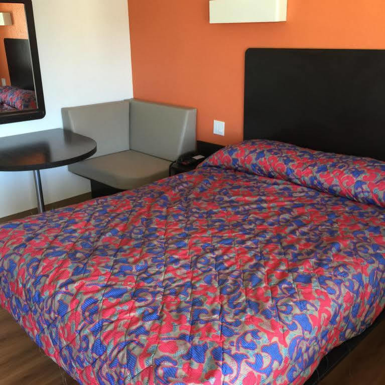 贝克斯菲尔德6号汽车旅馆 外观 照片